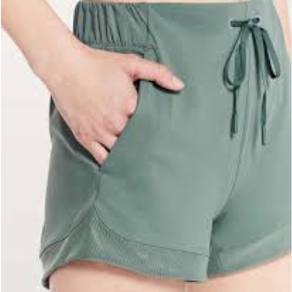 Lululemon Sunsetting Short *3" in Juniper - Picture 5 of 14